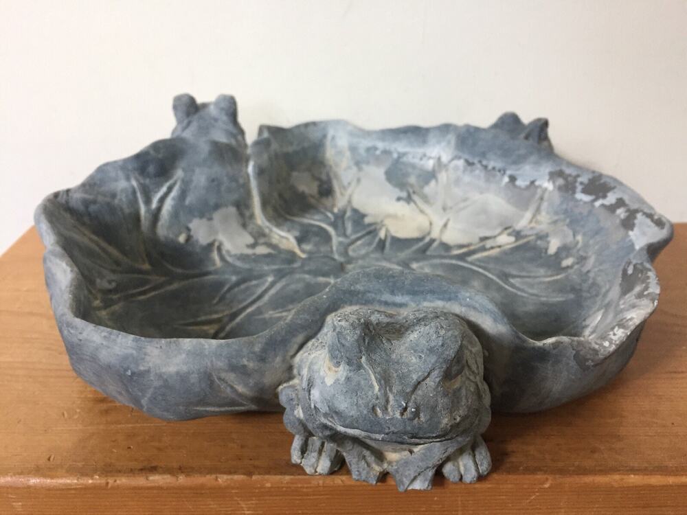 Frogs Birdbath Pond Lily Pad Leaf Garden Decor Plant Holder Fiberglass Resin